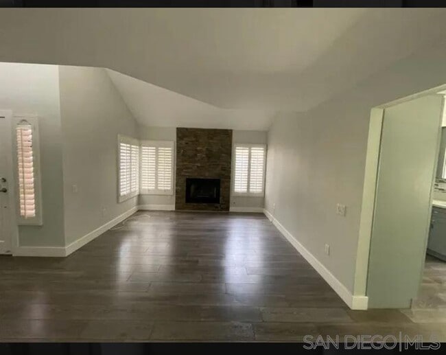 Building Photo - 2096 Northshore Dr