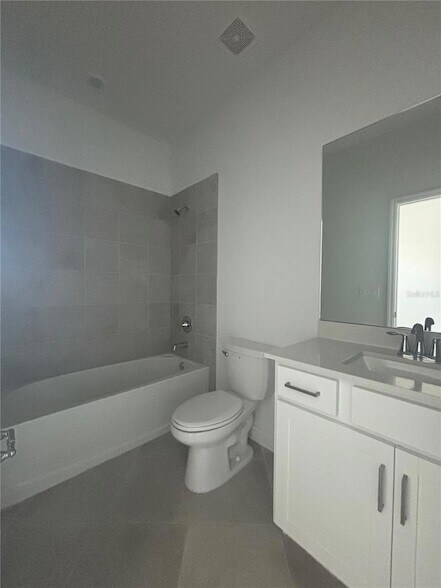 Building Photo - 7869 Lakes Edge Ln