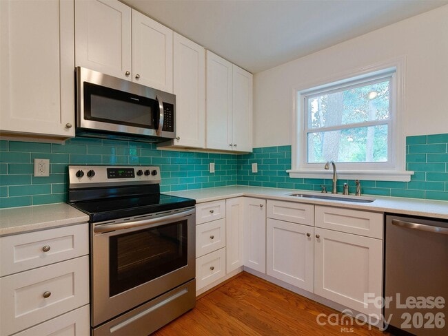 Building Photo - 5646 Oak Dr