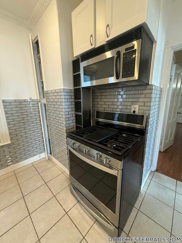 Building Photo - 369 Savin Hill Ave