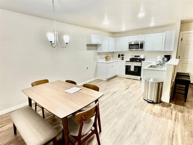 Building Photo - 203 Gray St