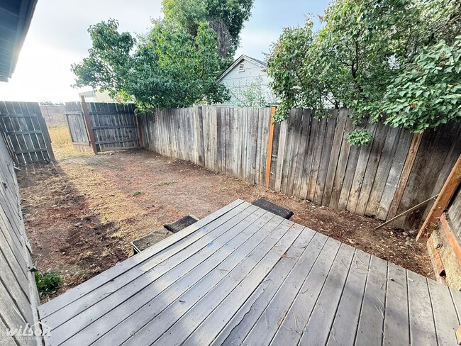 Building Photo - 1206 Voelker Ave