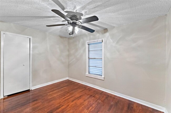 Building Photo - 4 Bedroom 2 Bath for lease