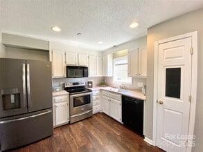 Building Photo - 15 Linestowe Dr