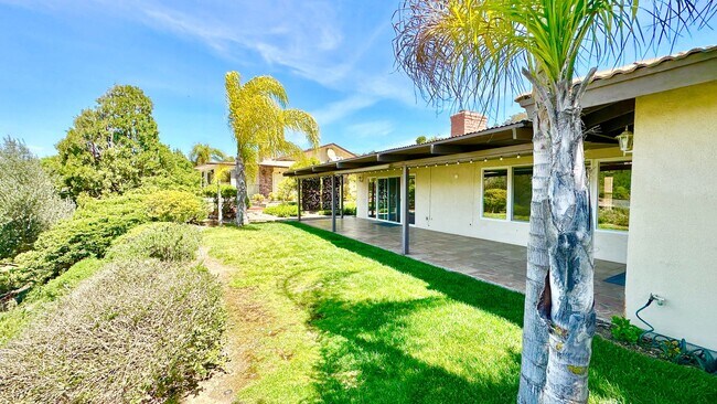 Building Photo - Lovely, Open Floor Plan, Single Story Located in the Desirable Live Oak Estates of Fallbrook!