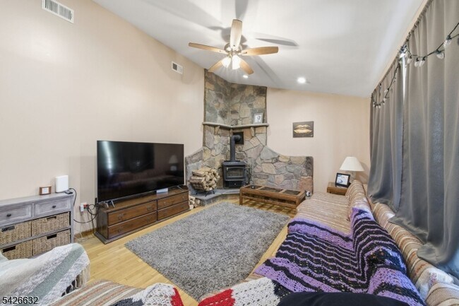 Building Photo - 131 Califon Rd