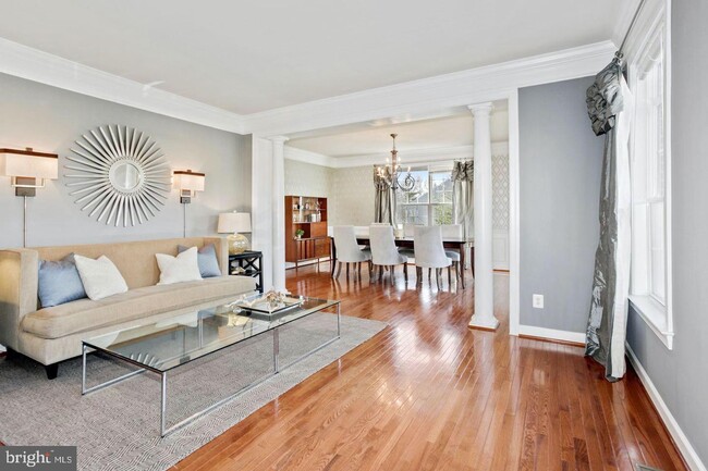 Building Photo - Tenant is in process of moving. Excuse us for the mess. the house will be completely ready once t...