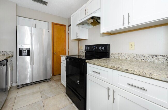 Building Photo - 1023 Spring Meadow Dr