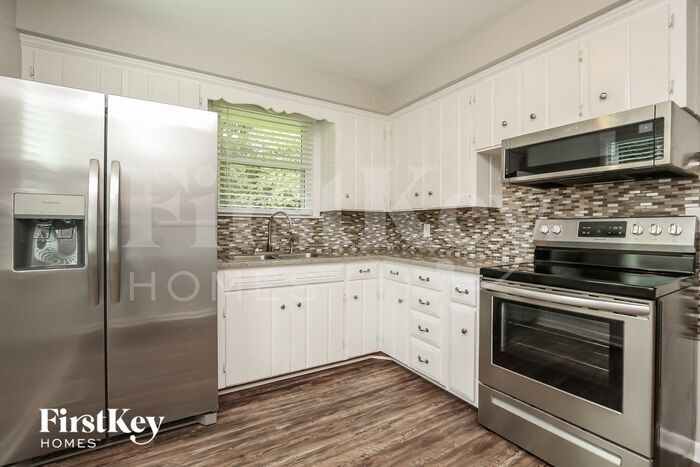 Building Photo - 3710 Plantation Dr