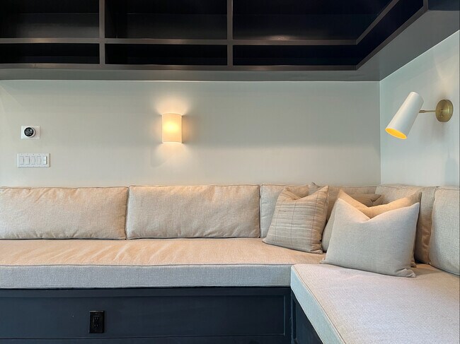 Building Photo - 21273 Entrada Rd