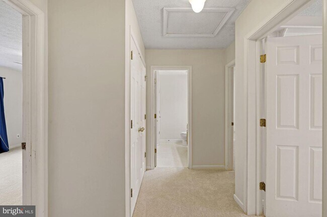 Building Photo - 321 Copperfield Ln