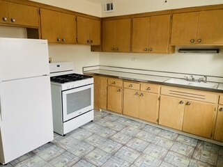 Building Photo - 4925 Greenwood St