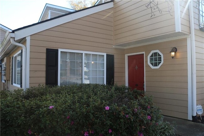 Building Photo - 1468 Briarwood Rd NE