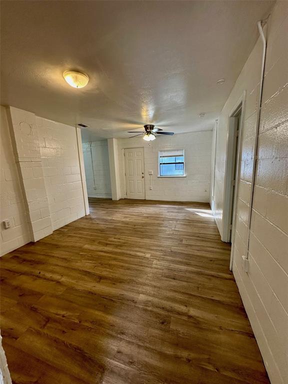 Building Photo - 647 NE Waldo Rd