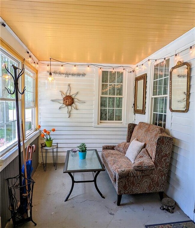 Building Photo - 55 Hopkins Hollow Rd