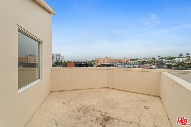 Building Photo - 235 Main St