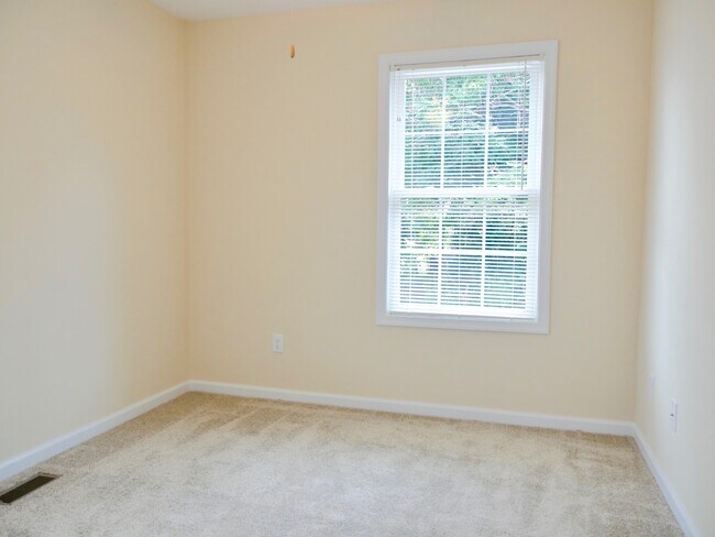 Building Photo - 747 Old Graves Mill Rd