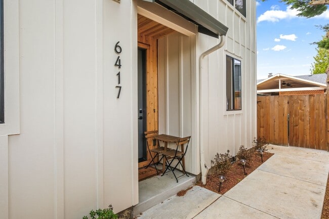 Building Photo - 6417 N Greenley Ave #4