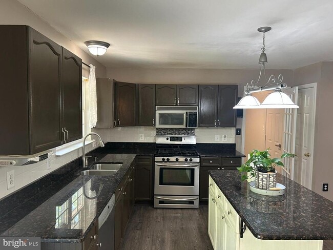 Building Photo - 13220 Willow Point Dr