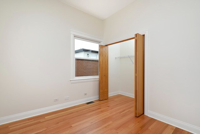 Building Photo - 1657 W Wrightwood Ave