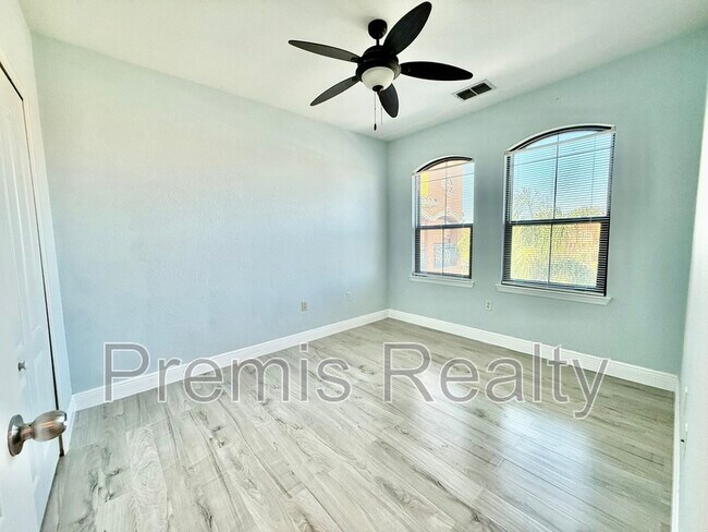 Building Photo - 2738 Via Tivoli