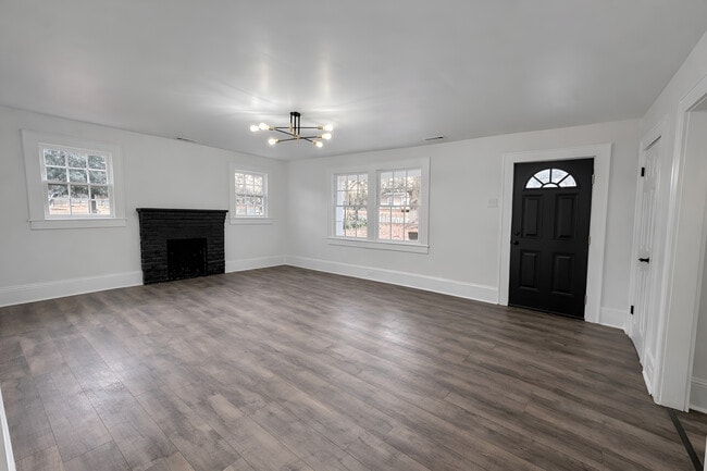 Building Photo - Stanley