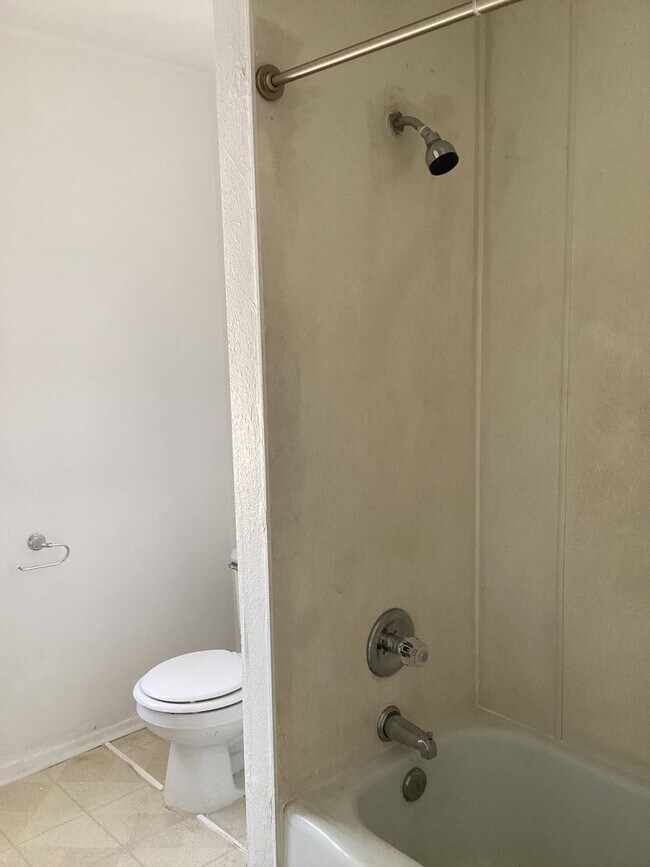 Building Photo - Newly Renovated 2 Bedroom, 1 bath! Located in Portales! Water Included!