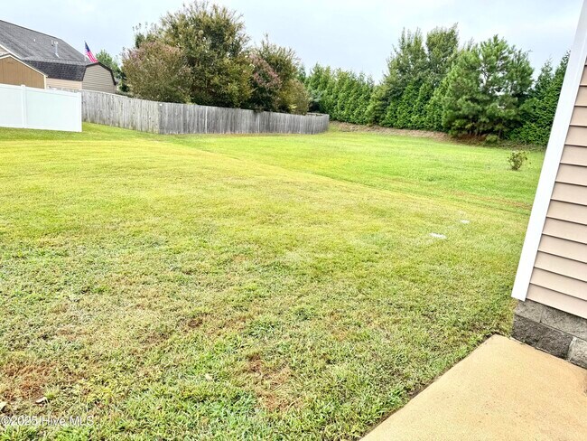 Building Photo - 3661 Thornbrook Dr