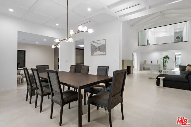 Building Photo - 201 S Bedford Dr