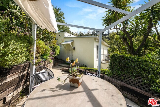 Building Photo - 1205 N Beverly Glen Blvd