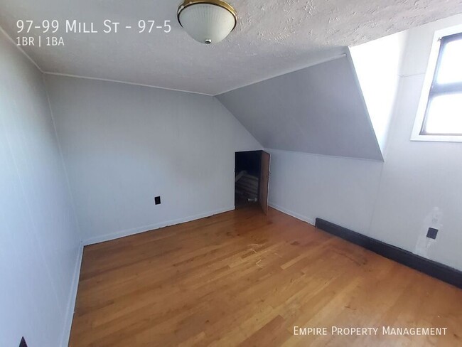 Building Photo - 1 Bedroom / 1 Bathroom Apartment in Wilkes...