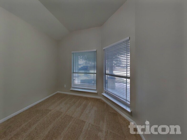 Building Photo - 21451 Sullivan Forest Dr