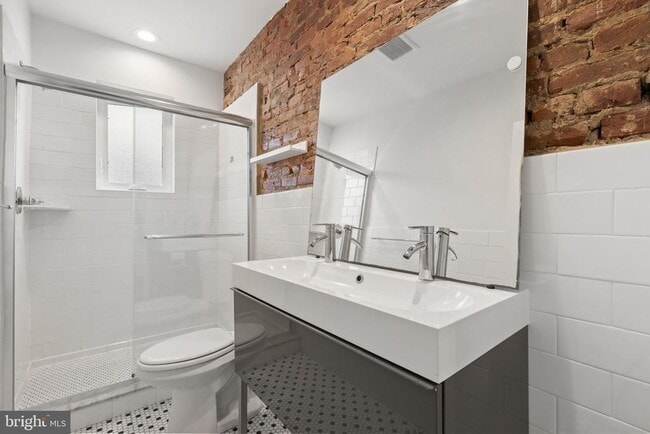 Building Photo - 465 Ripka St