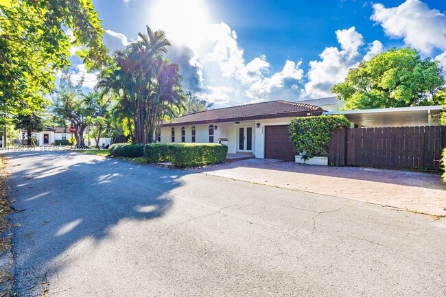 Building Photo - 4400 SW 9th Ln