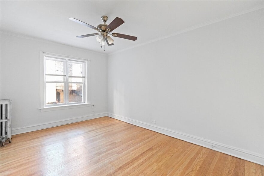 Building Photo - 658 W Oakdale Ave