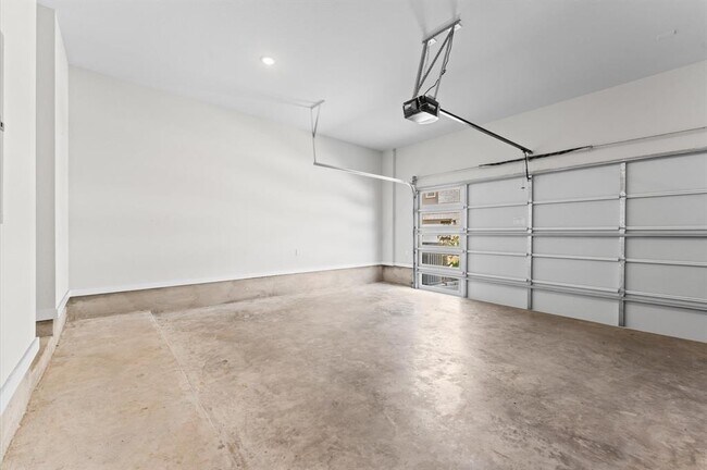 Building Photo - 16514 Lake Austin St
