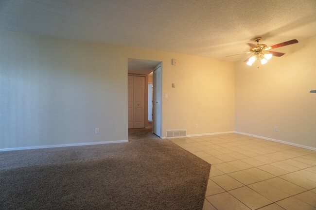 Building Photo - 844 Tenderfoot Hill Rd