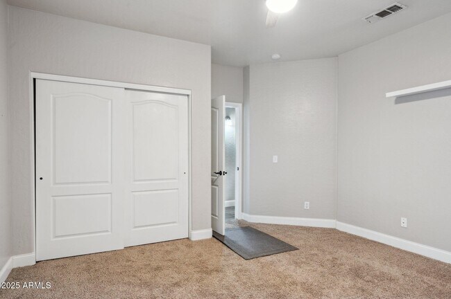 Building Photo - 758 S Lagoon Dr