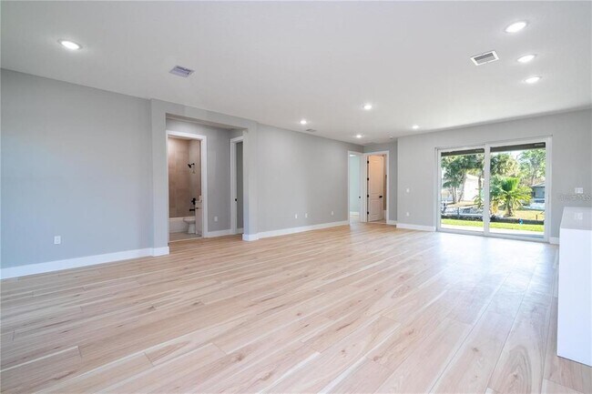 Building Photo - 49 Santa Fe St