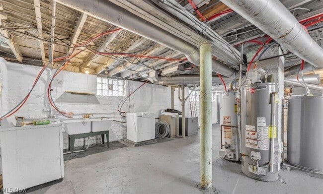 Building Photo - 913 Helmsdale Rd