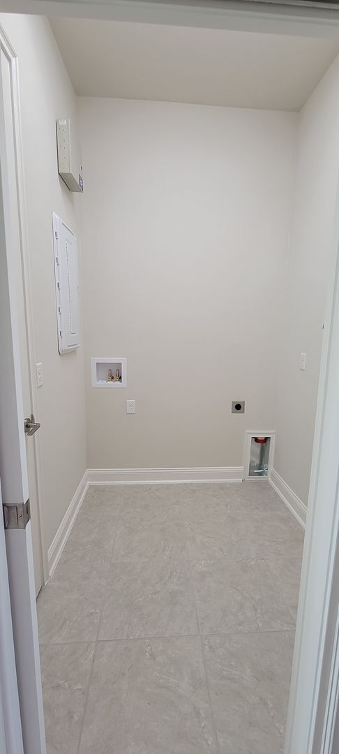 Building Photo - 3/2 with 2 car garage. Newer Construction home in Oakmont