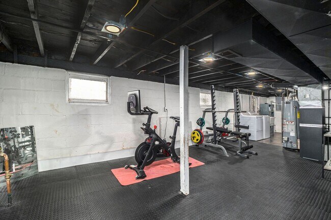 Building Photo - 3 BED 2 BATH BUNGALOW STYLE HOME IN FERNDALE ------ W. CHESTERFIELD