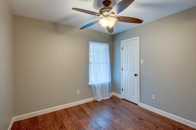 Building Photo - 1619 Merritt Dr
