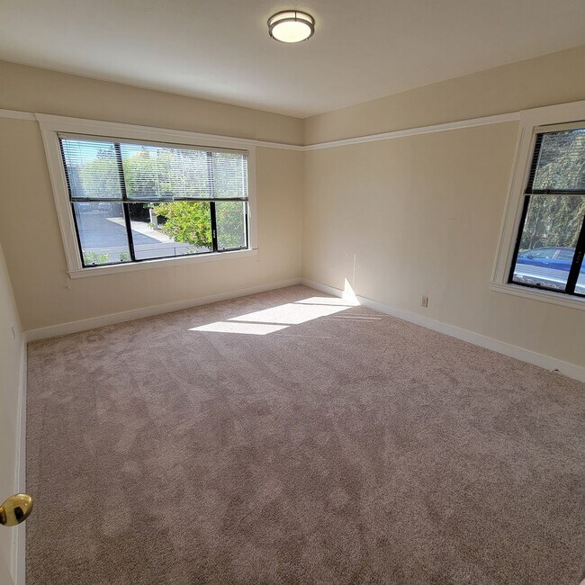 Building Photo - 950 Fremont St