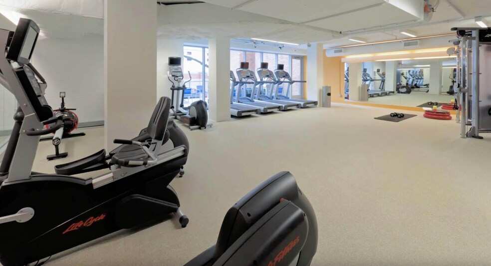 Building Photo - 21 W Chestnut St