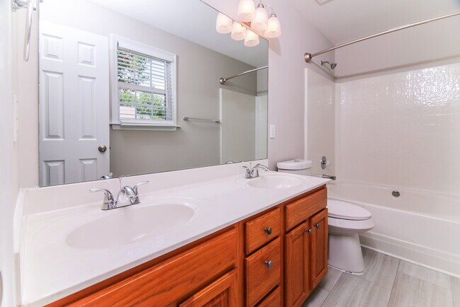 Building Photo - 147 Tralee Dr