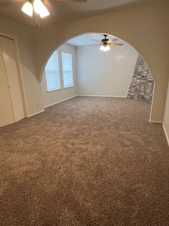 Building Photo - 2601 Treasure Hills Blvd