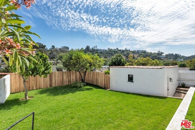 Building Photo - 2222 Valentine St