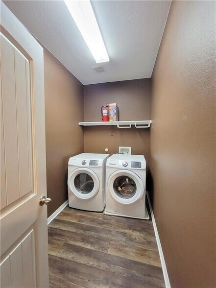 Building Photo - 4601 Rolling Water Dr