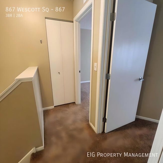 Building Photo - 867 Wescott Square